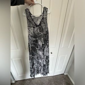 Black and‎ white maxi dress